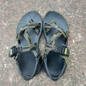 Green patterned over the toe Chaco sandals Womens 7